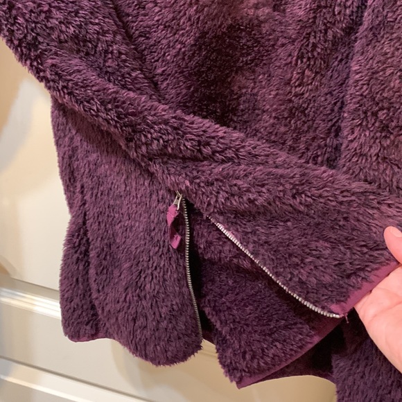 Fleece Pullover - Picture 6 of 11